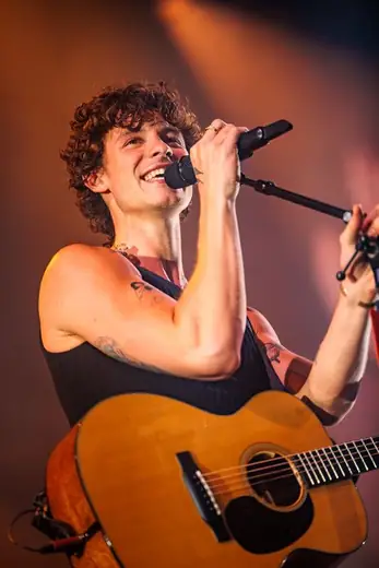 Shawn Mendes live op het podium